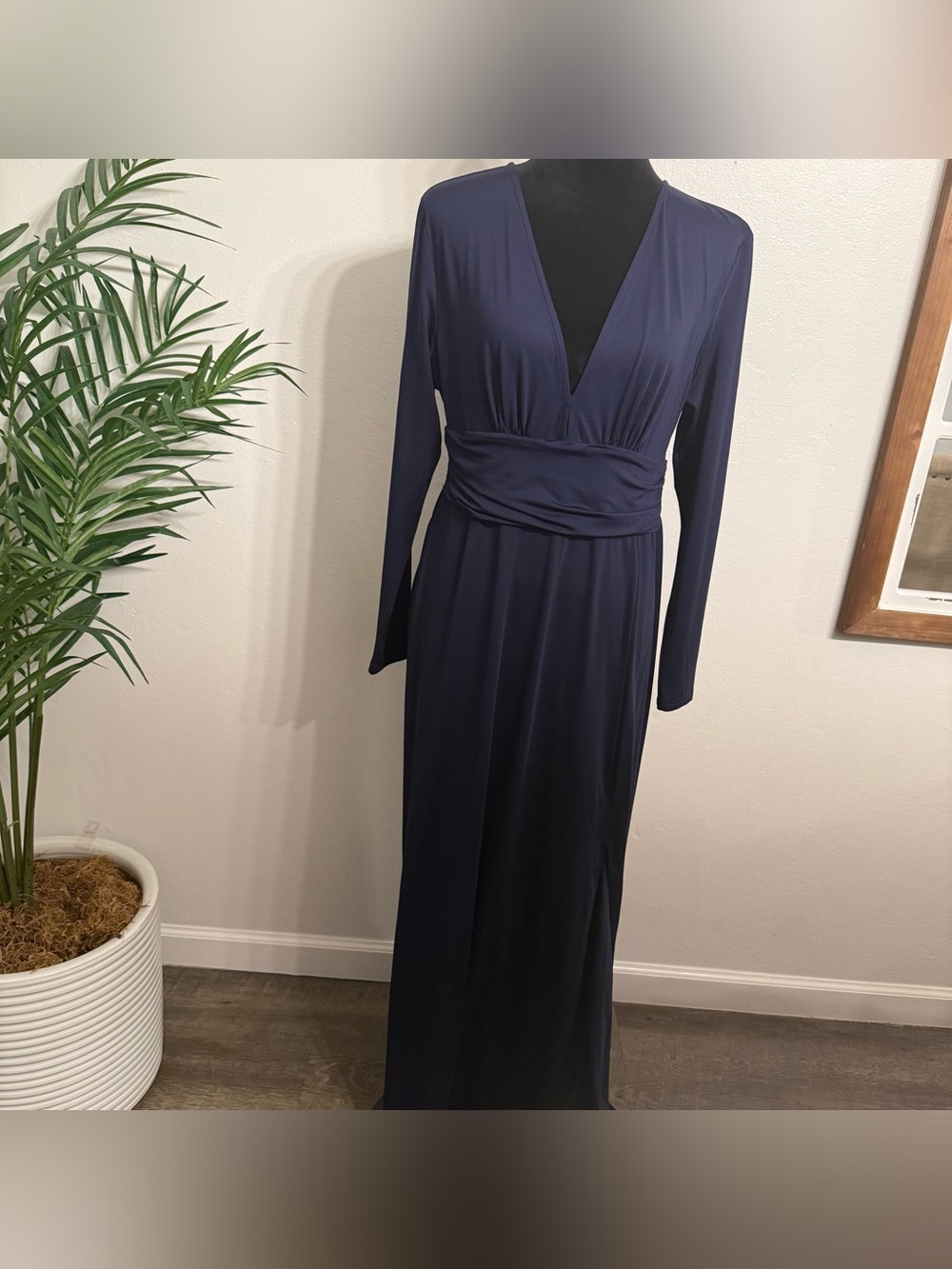 Brand New Women’s Elegant Navy Long Sleeve V-Neck Maxi Dress (Size L)